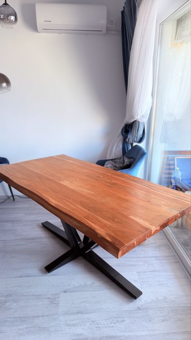 Masa living din lemn masiv