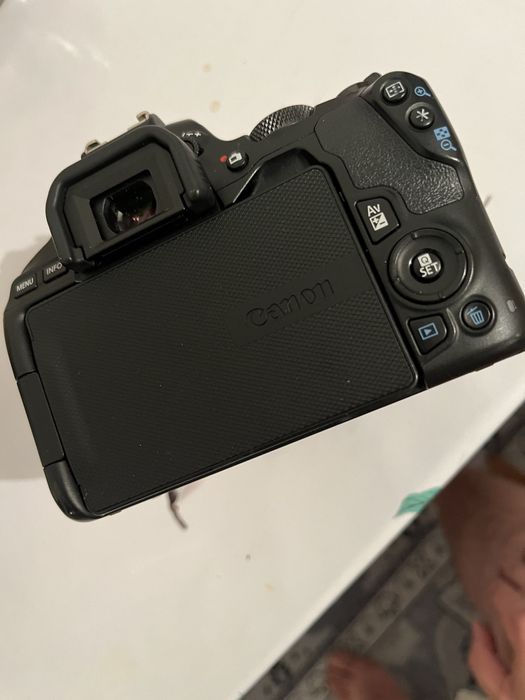 Canon 250D в отличном состояний