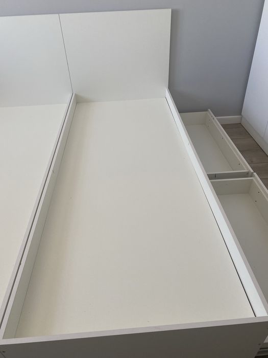 Кровать без матраса 2шт