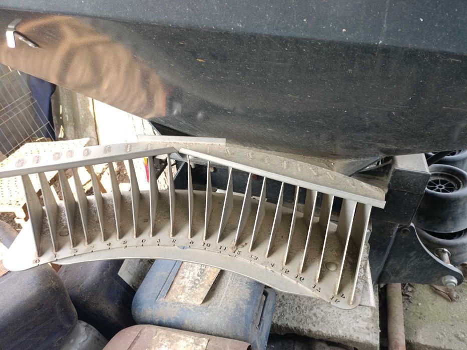 Mașină de împrăștiat chimice Agro-Tom  - Capacitate 1000 kg