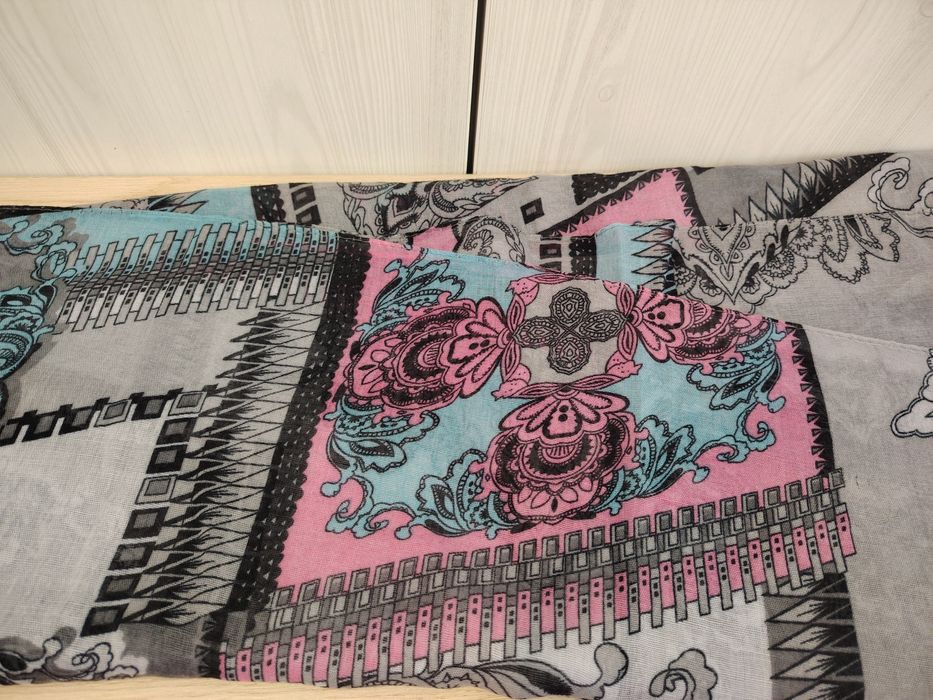 Eșarfă multicolora moderna