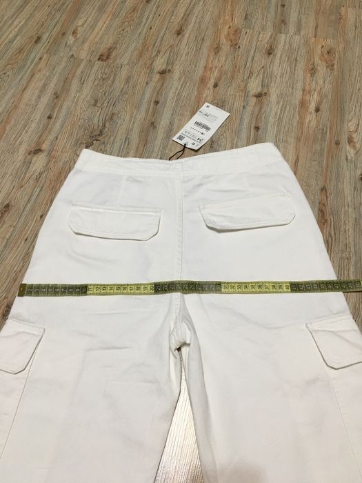 Blugi albi cargo Zara
