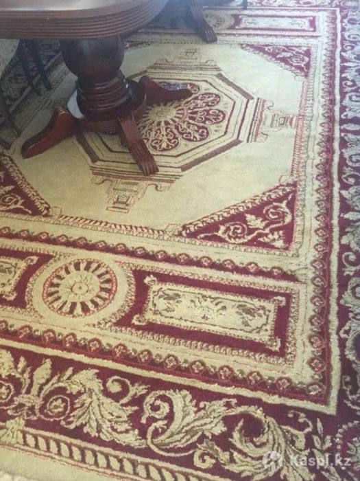 Продам ковёр в хорошем  состояние