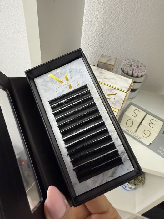 Продавам пинсети и мигли