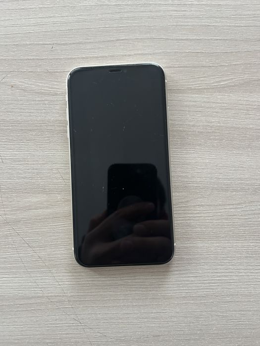 Продам iPhone 11 хорошем состояний