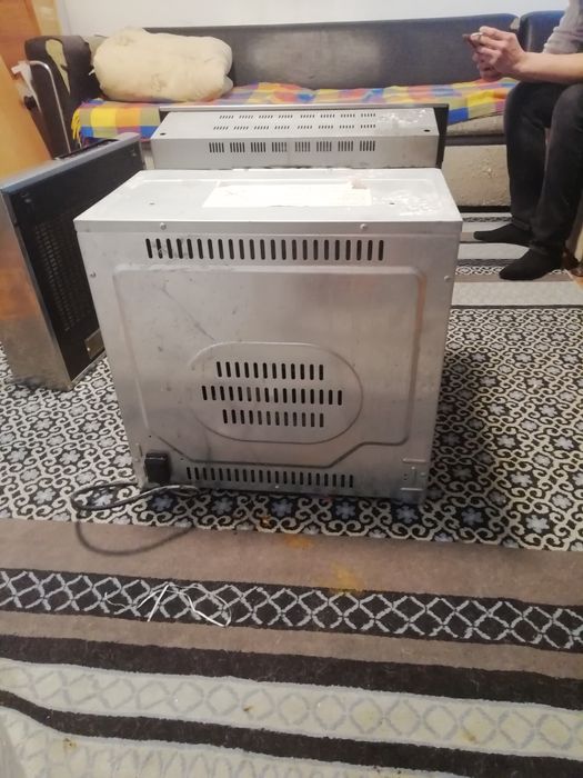 Продам срочно духовку и смеситель