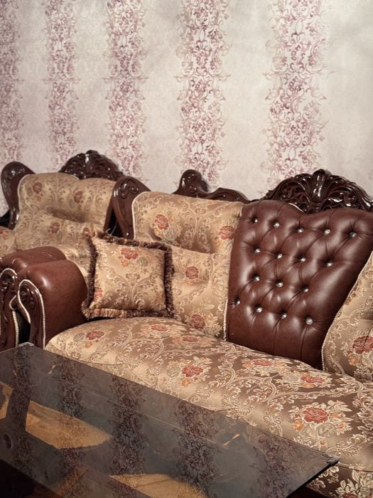 Комплект мягкой мебели с журнальным столиком для зала, гостиной