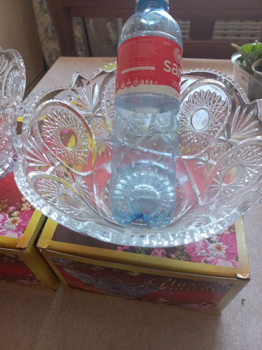 Срочно продам  вазы новые