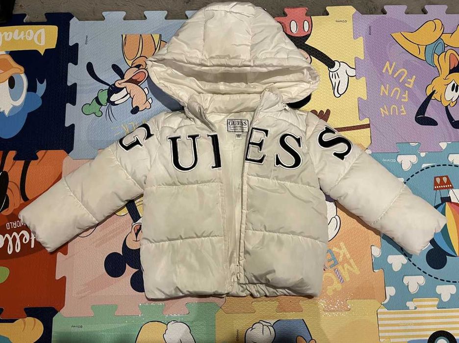 Geaca de fas marca Guess originala de iarna pentru copil cu varsta intre 1 si 2 ani (24 luni)