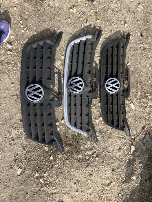 Решетки  за Vw Тоаран до 2006г