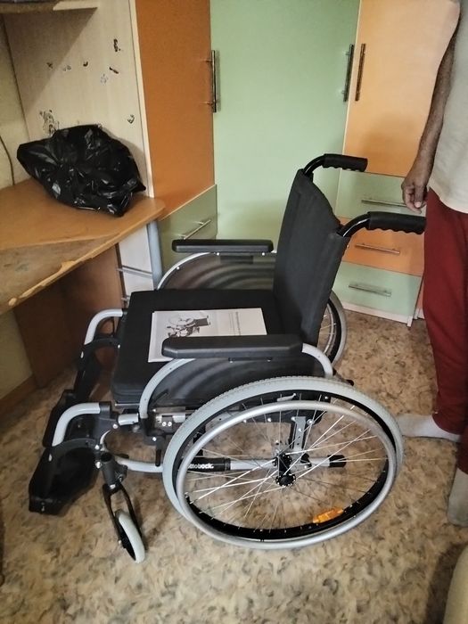 Продам инвалидную кресло -коляску