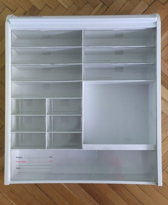 Аптечен шкаф за стенен монтаж