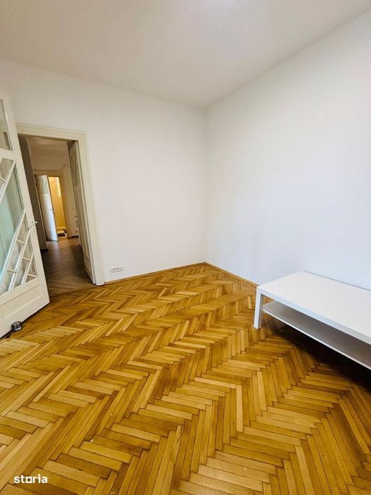 Spatiu birouri / Ultracentral/ 3 camere/ 2 bai/ Renovat
