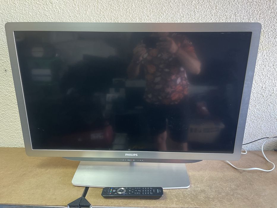 Телевизор Philips Full HD LED 37” Ambilight - 37PFL9606