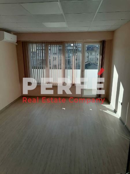 Продава се Многостаен апартамент в Бургас, Възраждане - 98 кв.м за 1429 €/кв.м - Снимка #1