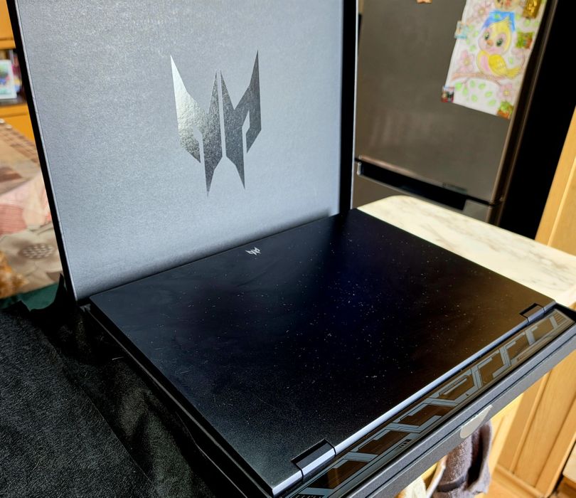 Acer Predator Helios 18 i9-13900HX/RTX 4080 12GB/32GB DDR5/2TB NVMe/250Hz DDS Mini LED/RGB  Като нов!