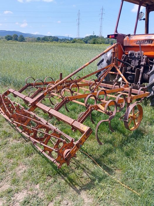 Combinator agricol cu tăvălug