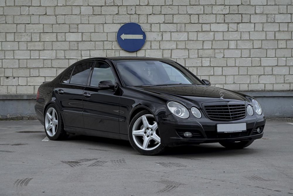 Mercedes-Benz E Vând E-class