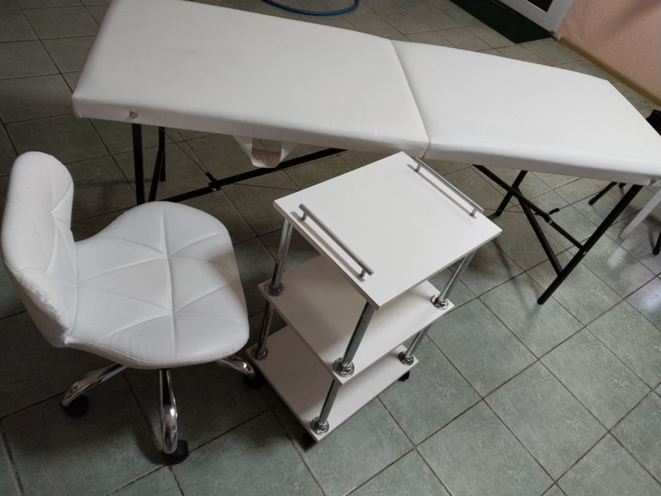 Кушетка, стульчик , этажерка- полочка на колесах