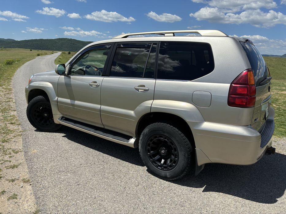 Автомобил Lexus GX470 (2004)