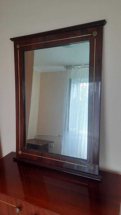 Комод для белья и зеркало