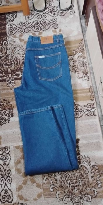 Vând blugi bărbați