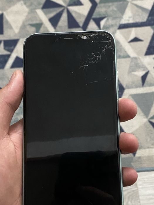 Iphone 11 64емкость 77емкость