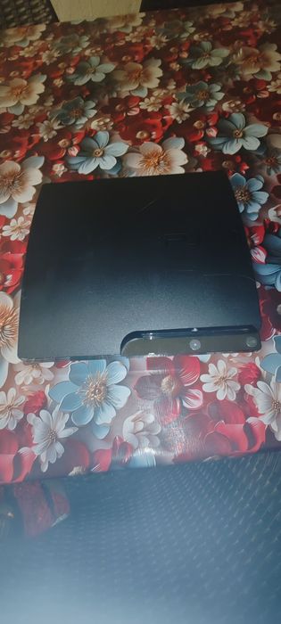 Ps3 + o consolă și cablul de încărcare pt consola ,cablu de alimentare