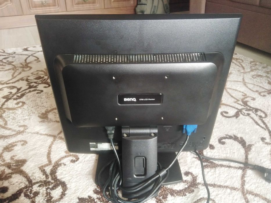 Монитор  Benq E700LCD