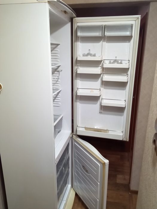 Продам холодильник. Атлант.