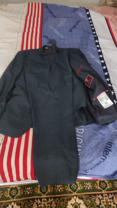 Продаю мужской костюм