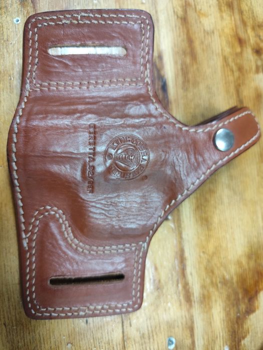 Кожен кобур за пистолет BERETTA