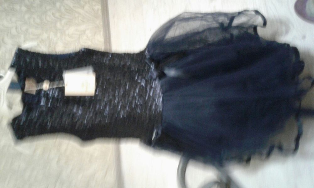 Продам платья новые для девочек