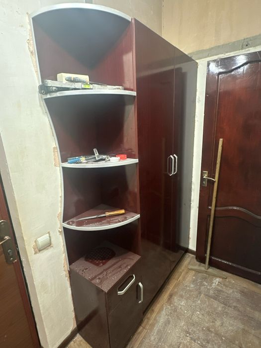 Продам шкафы и тумбу