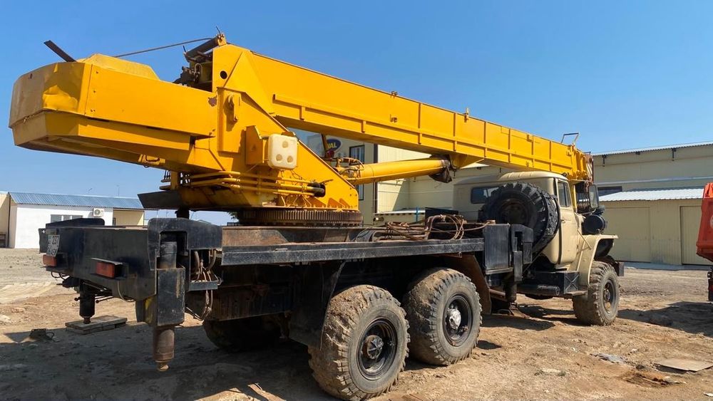 Автокран Урал КС 25 тонн