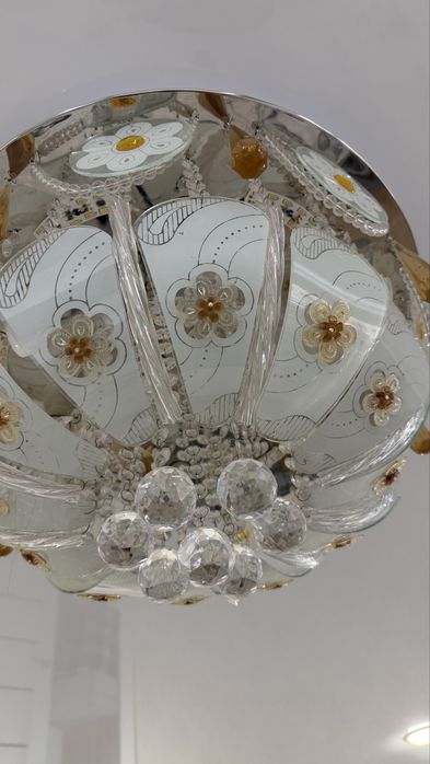 Продается люстра