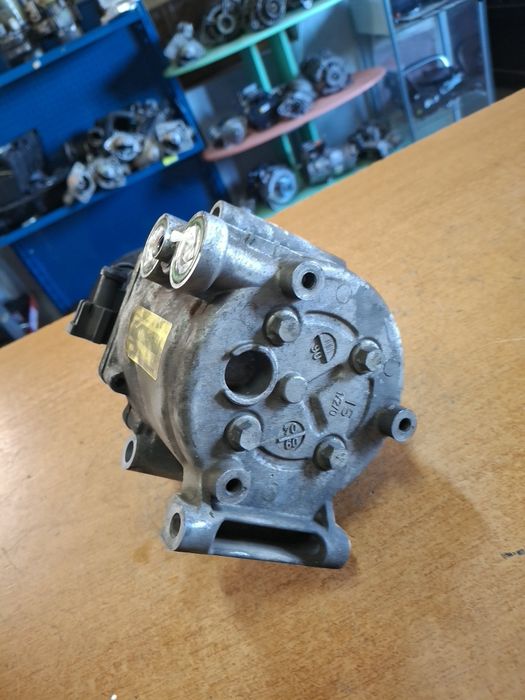 Compresor aer condiționat Ford Fiesta Mk6 1.25i  1.5 1.6 tdci