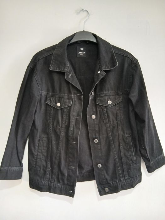 Geaca blugi marca Denim masura M/L stare perfecta putin folosita
Dimensiuni
- latimea intre umeri 50 cm
- latimea intre axile 50 cm
- circumferinta bu