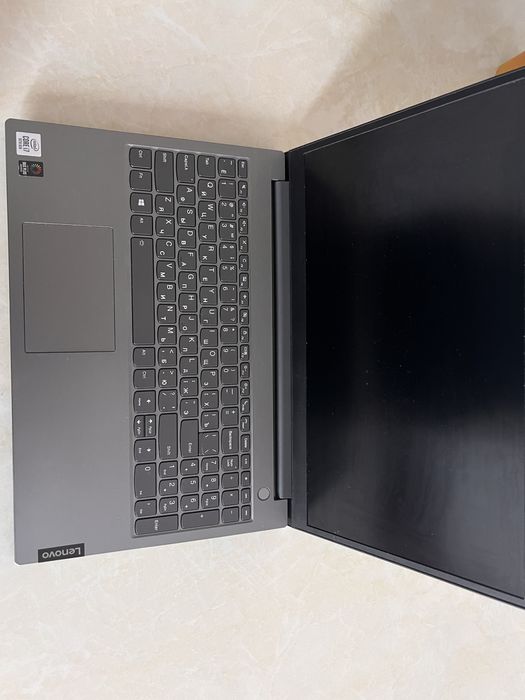 Lenovo Thinkbook cor i7.