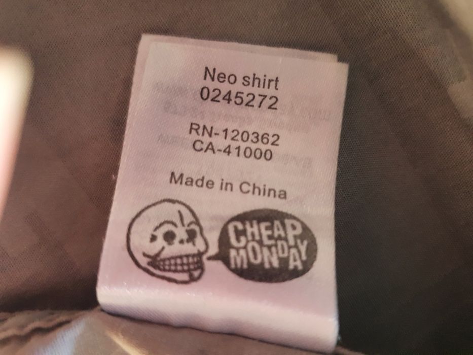 Рубашка CHEAP MONDAY идеальное состояние.