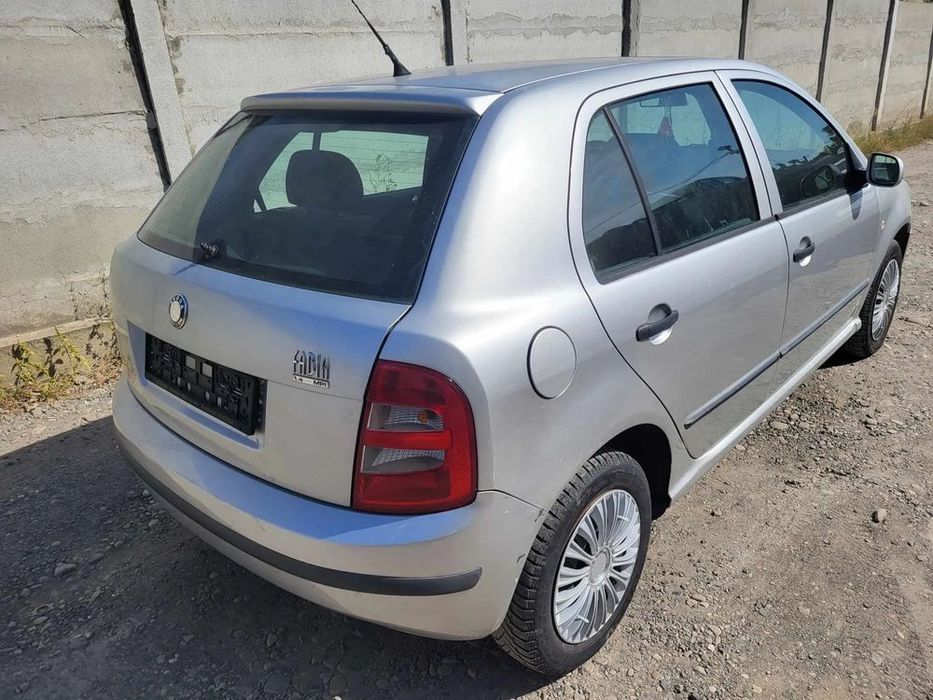 Dezmembram Skoda Fabia 1 usa fata dreapta/usa spate dreapta/ haion spate