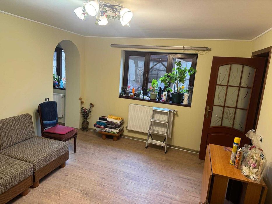 Inchiriez casa +curte+garaj+foisor