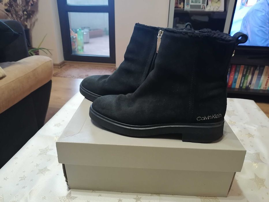 Дамски велурени боти