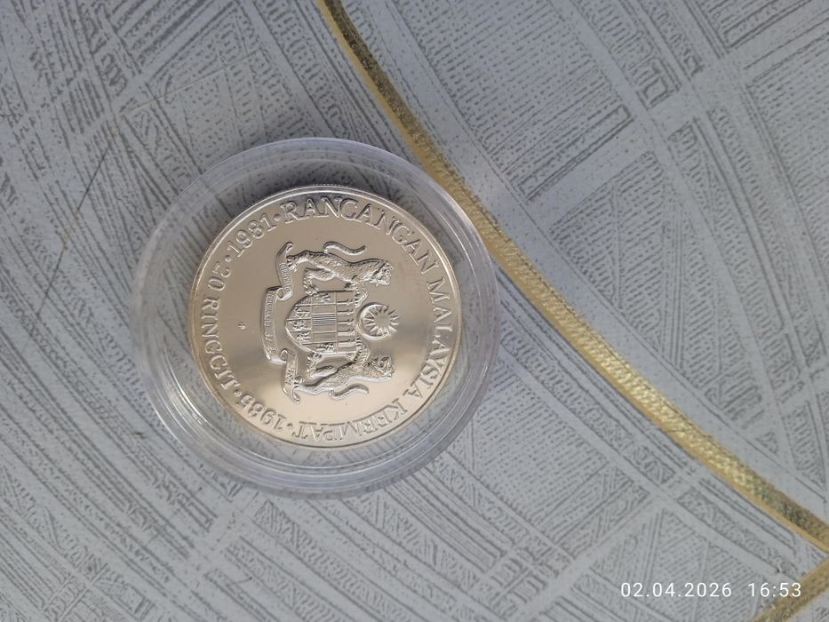 Продам монеты серебро,медь.