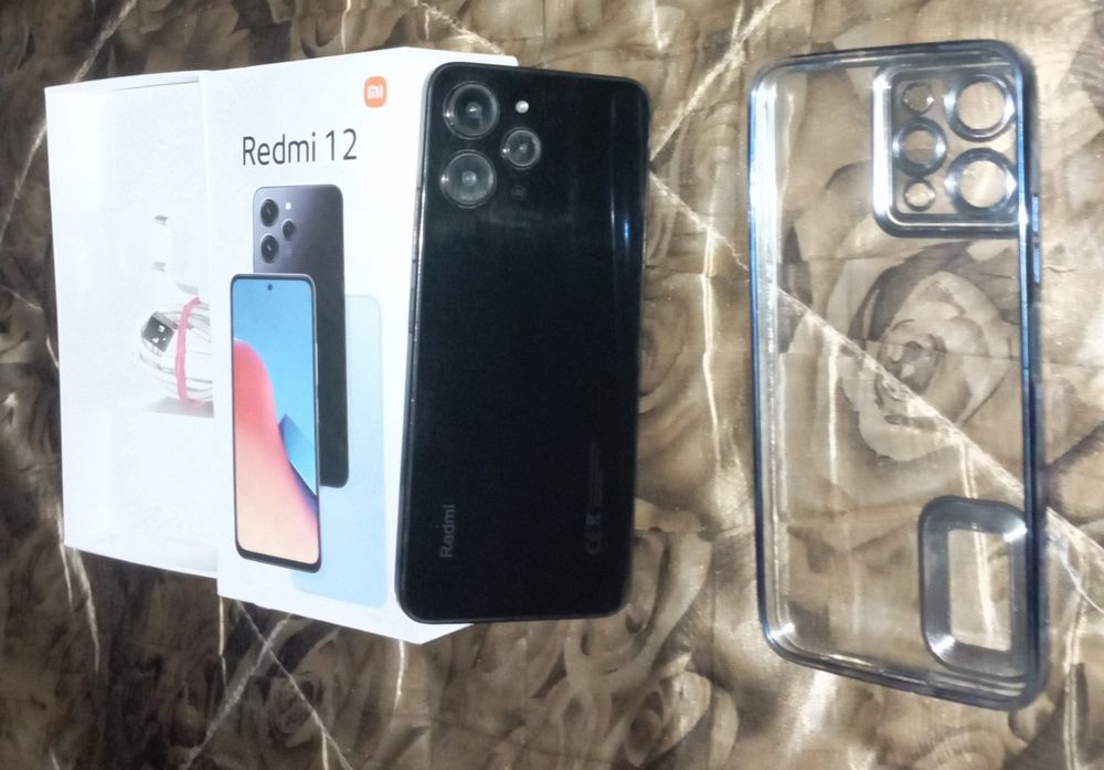 Xiaomi 12 (256Гб) в броне и чехле