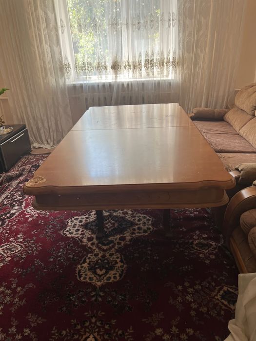 Стол в гостинную
