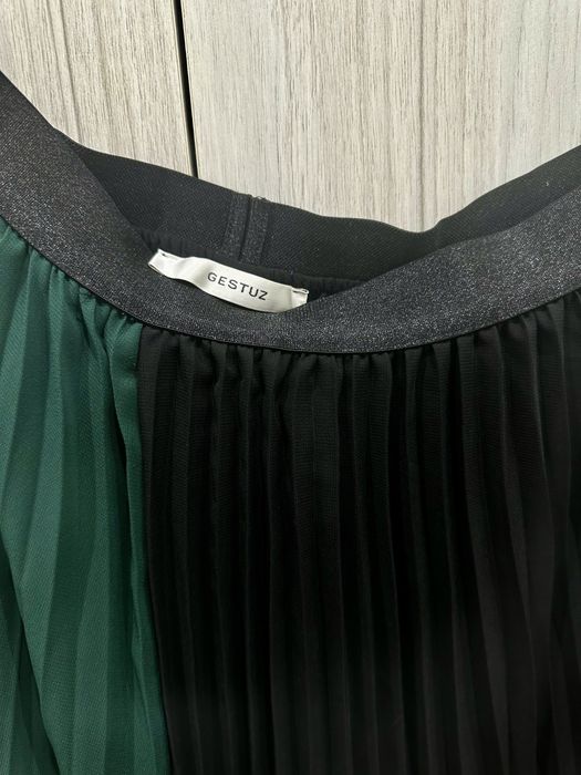 Пола плисе в зелено, синьо и черно + подарък