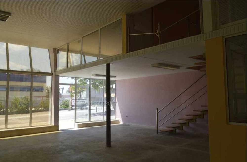 Продава се Промишлена сграда в Варна, Младост 1 - 265 кв.м за 3 €/кв.м - Снимка #1