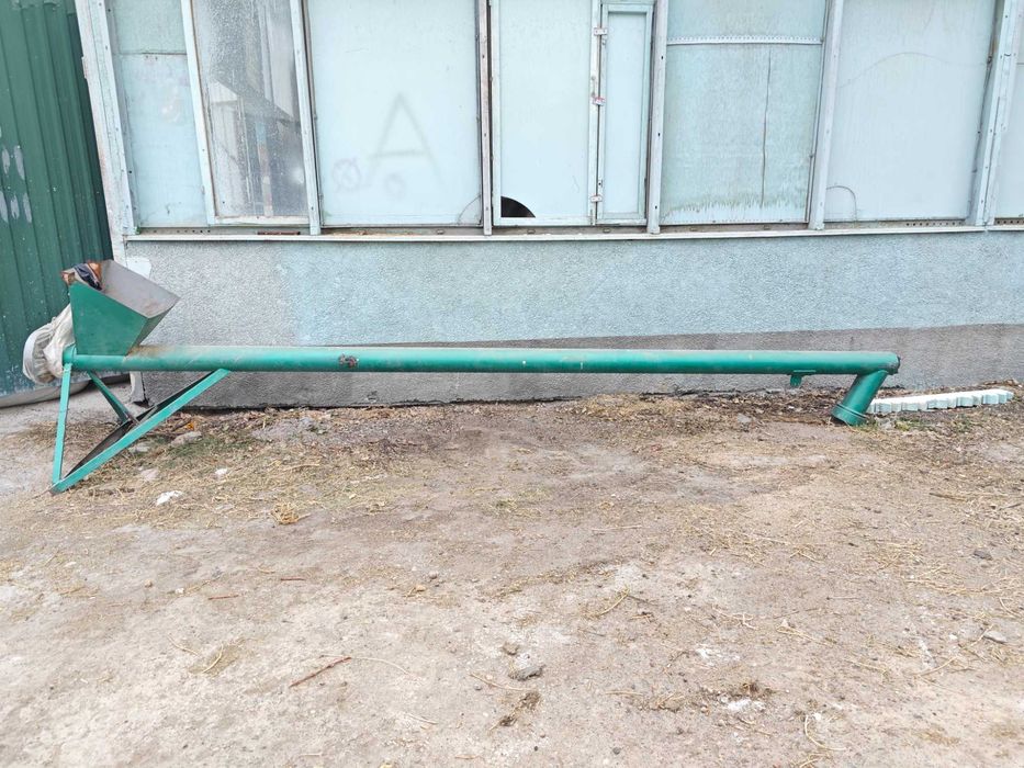 Yem ishlab chiqarish uchun bunker va shnek sotiladi