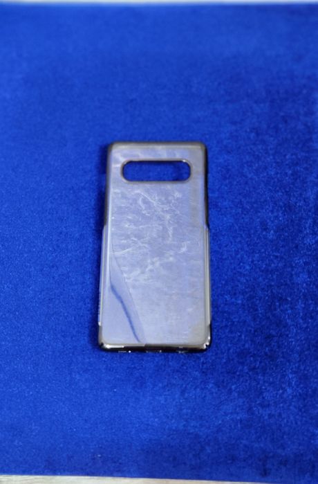 Telefonlarga chexol bor